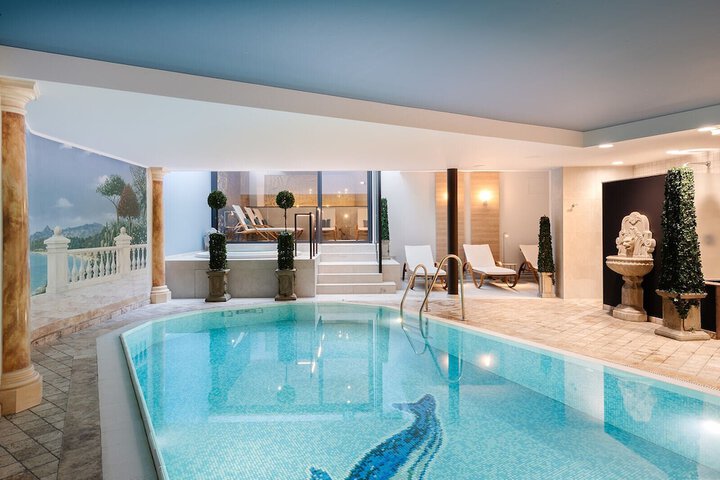 Pool 16 of 40