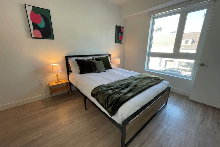 Room 6 of 16