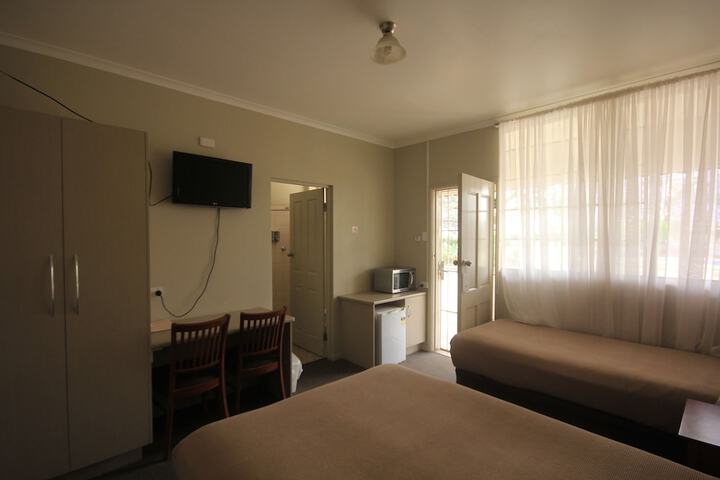 Room 4 of 86
