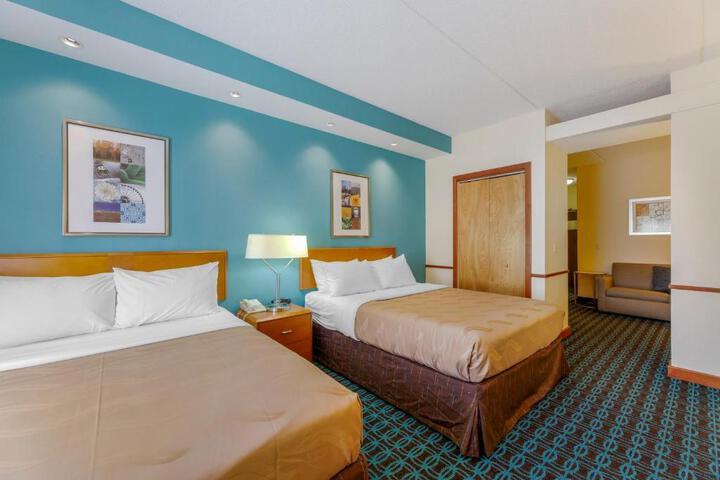 2 Queen Beds (5 of 11)