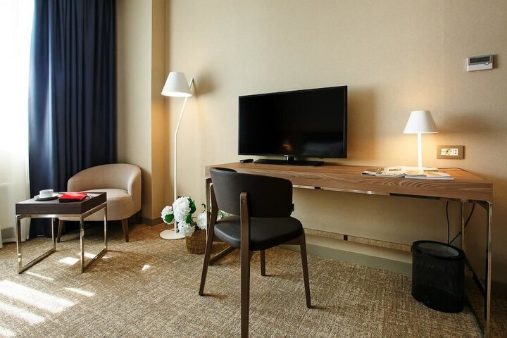 Room 12 of 50