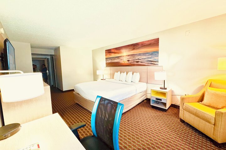 1 King Bed (6 of 11)