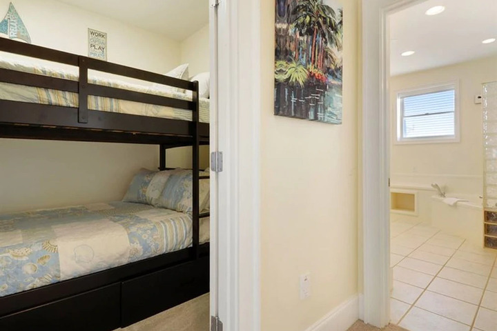 Room 6 of 10