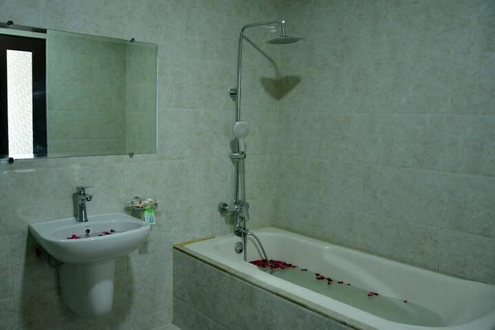 Room 9 of 11