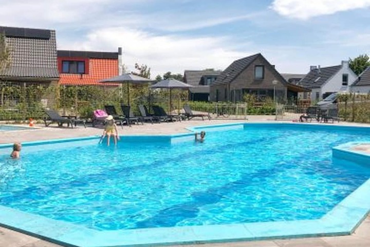 Pool 16 of 27