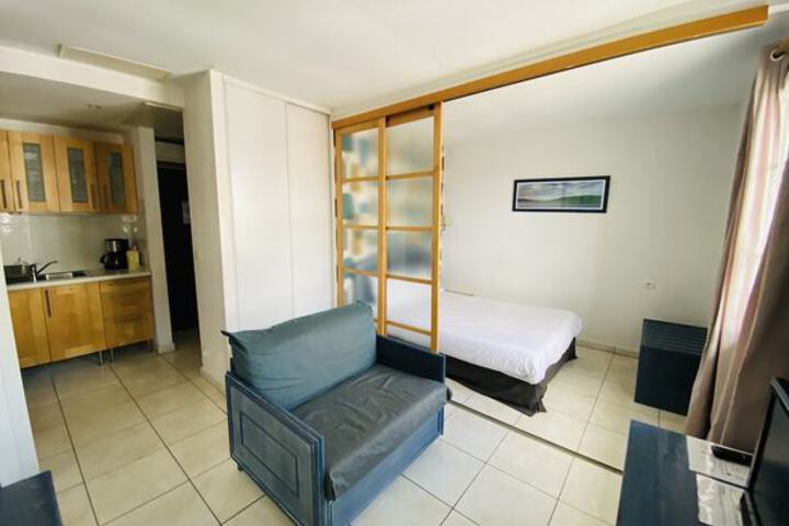 Room 5 of 16