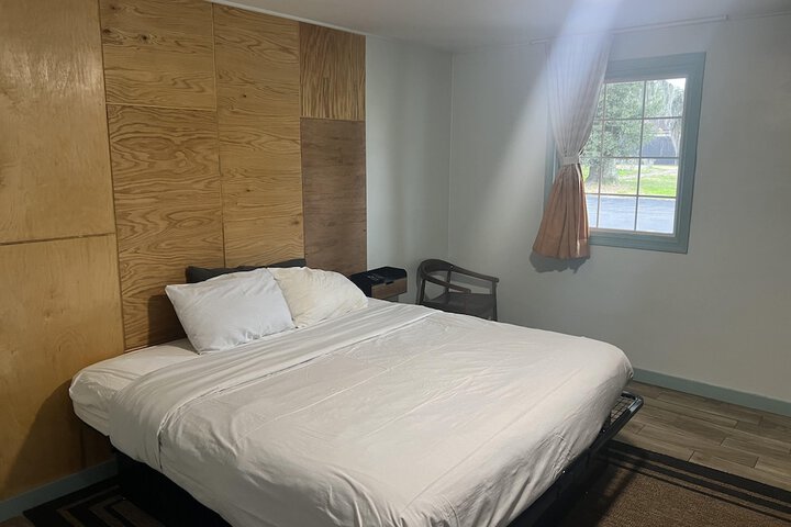 Economy Single King Bed (13 of 16)