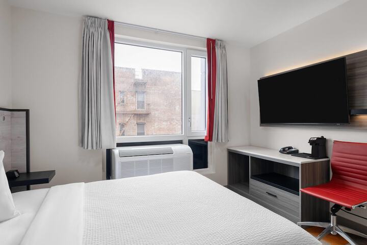 Room 7 of 30