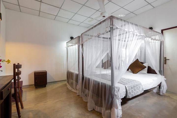 Room 42 of 118