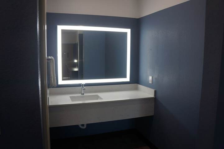 Room 14 of 28
