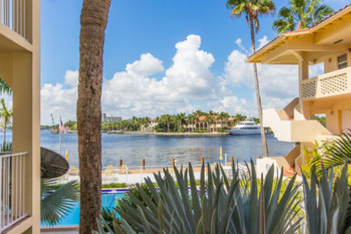 Exterior of Fort Lauderdale Yacht and Beach Club