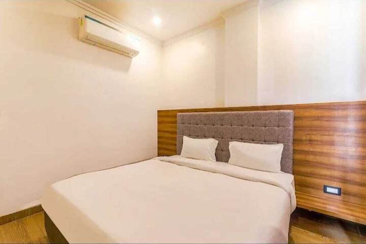 Room 2 of 9