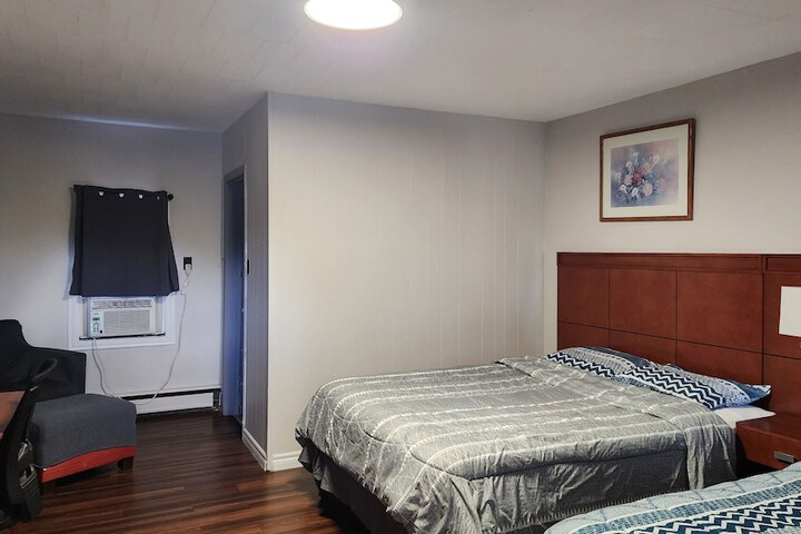 Room 4 of 61
