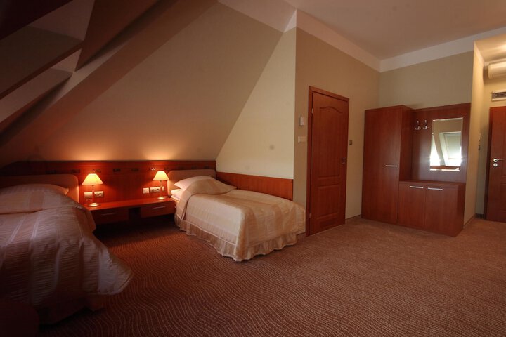 Room 7 of 42