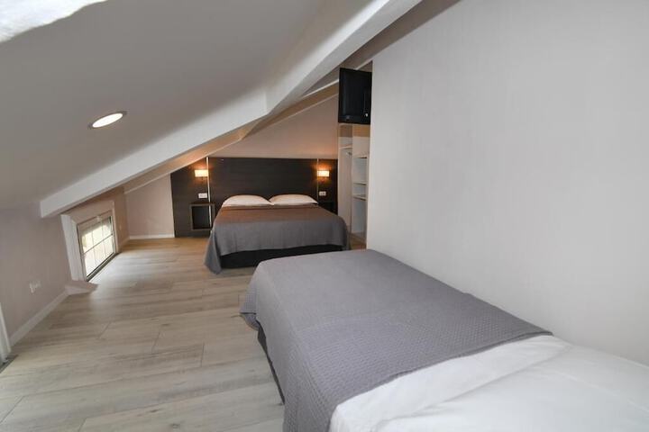 Room 15 of 33