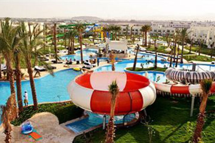 Hotel with Pool