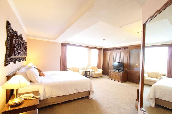 Room 16 of 34