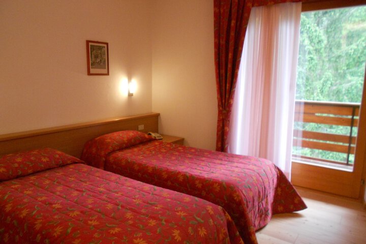 Room 11 of 51