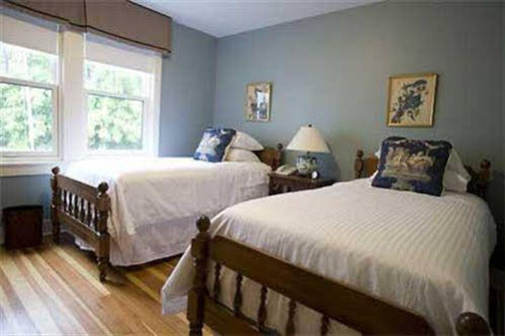 Photo of WOODBOUND INN