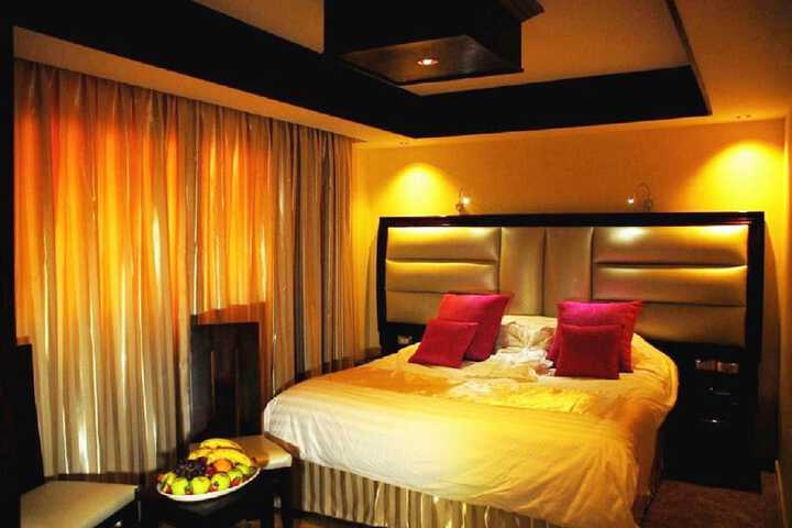 Room 8 of 43