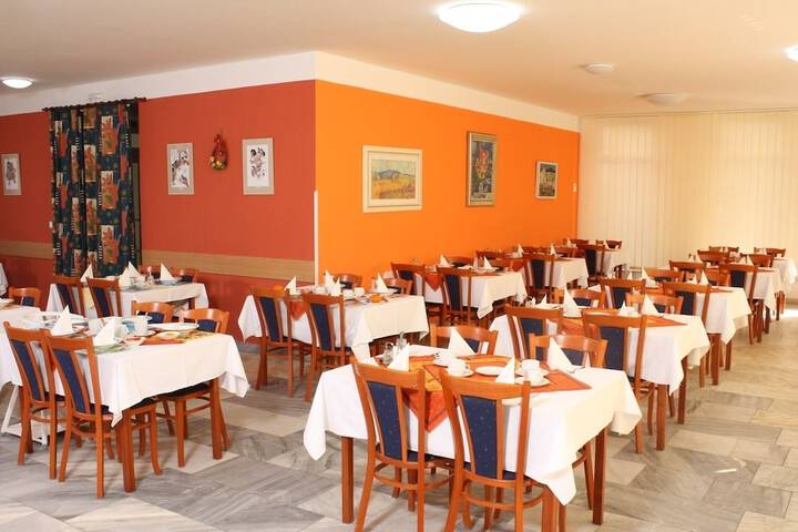 Dining 52 of 67