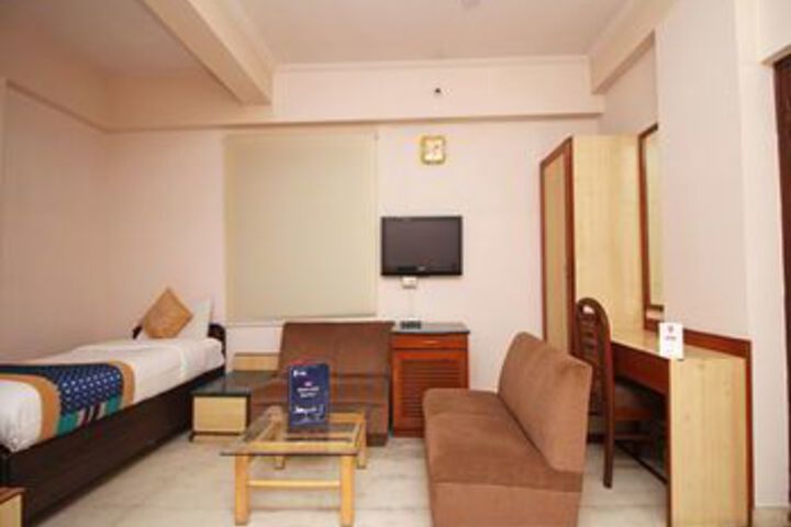 Room 12 of 18