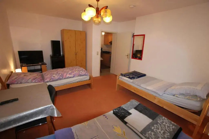 Room 5 of 12