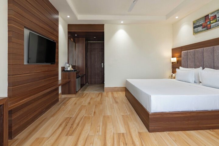 Room 7 of 24