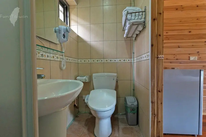 Room 6 of 11