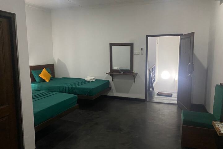 Room 8 of 93