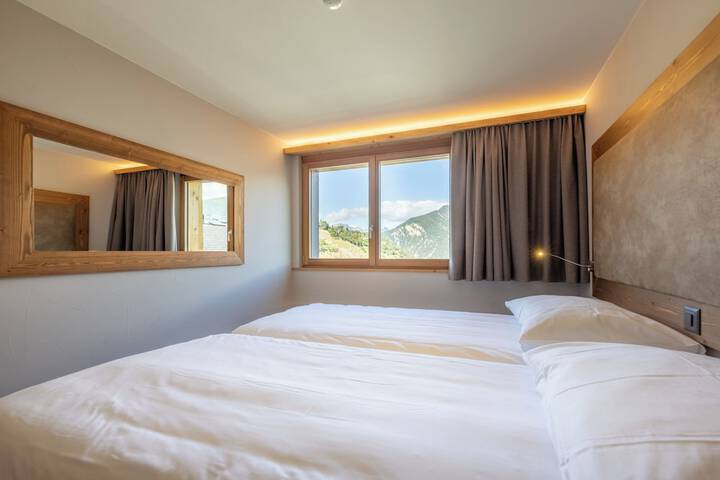 Room 4 of 122