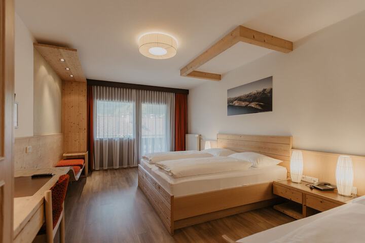 Room 2 of 102