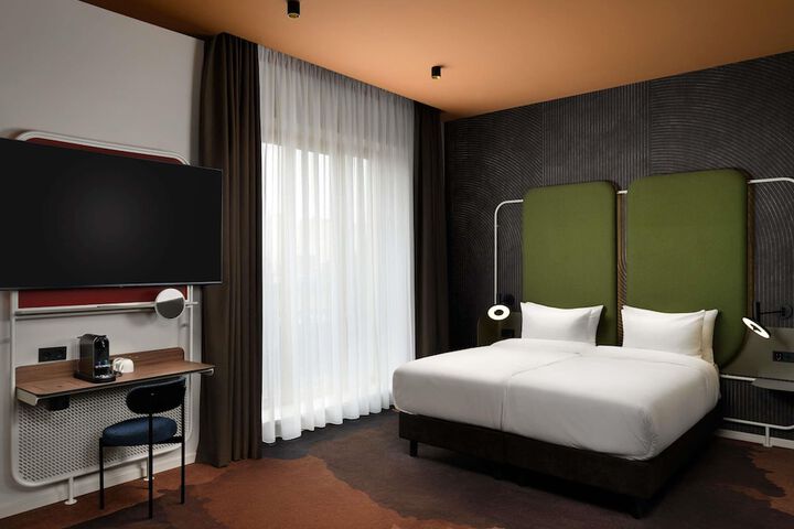 Room 49 of 170