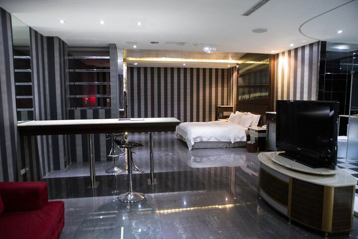 Room 67 of 79