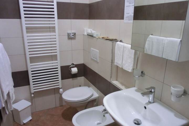 Room 20 of 98