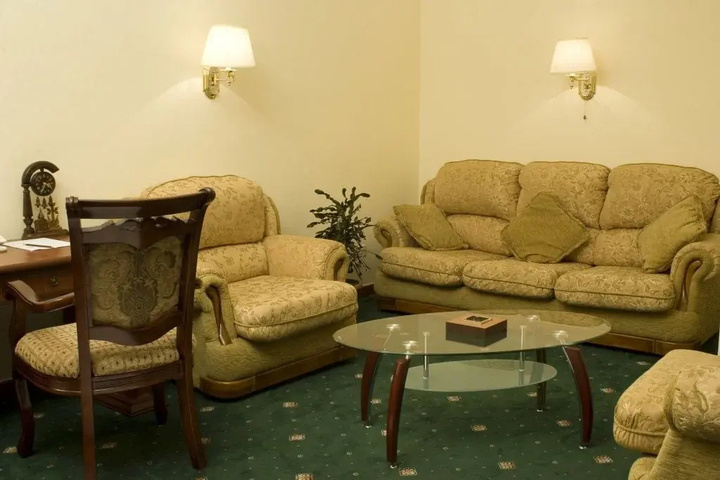 Room 7 of 8