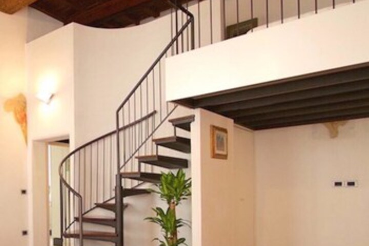 Room 6 of 14