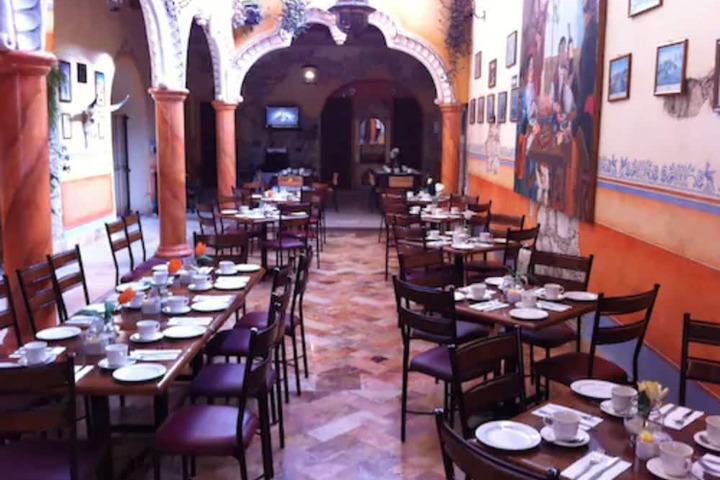 Dining 15 of 22