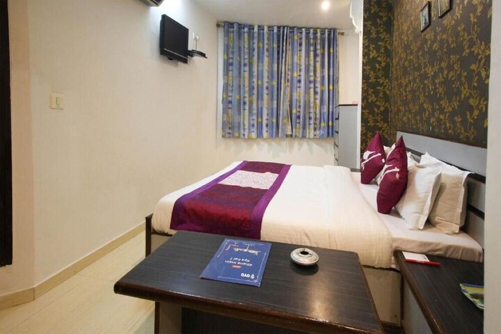 Room 12 of 18