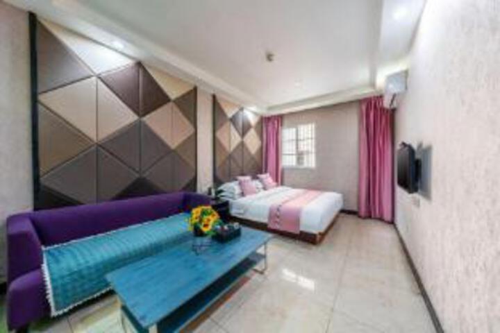 Room 6 of 6