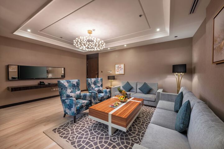 Room 8 of 18