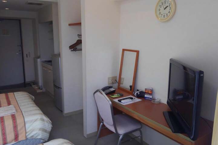 Room 13 of 38
