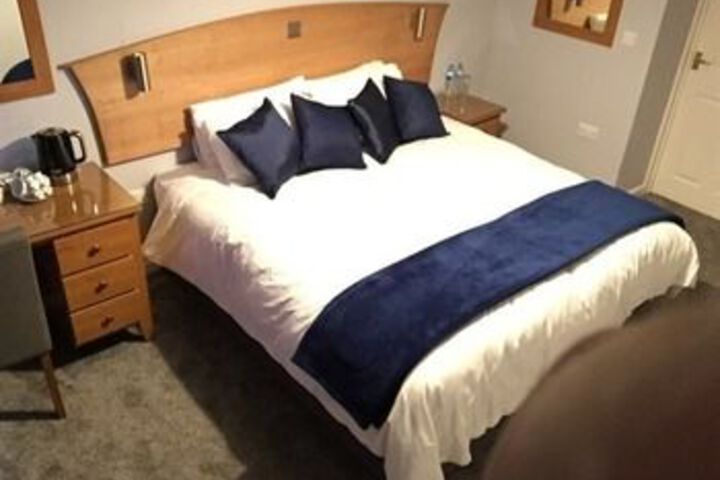 Room 8 of 13