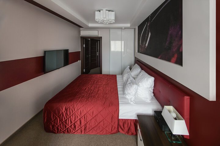 Room 8 of 37