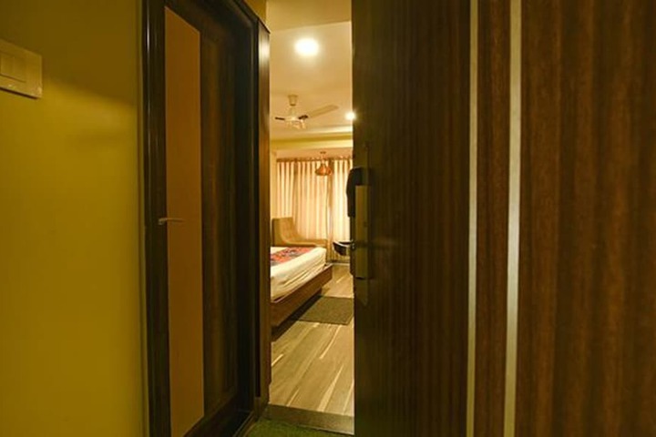 Room 11 of 31