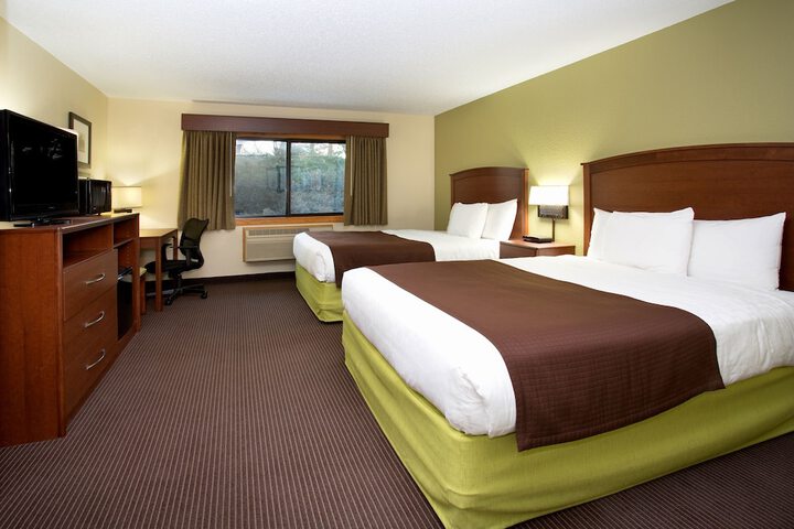 1 King Bed Suite (10 of 17)