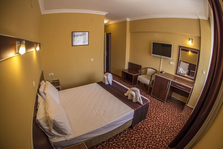 Room 6 of 22