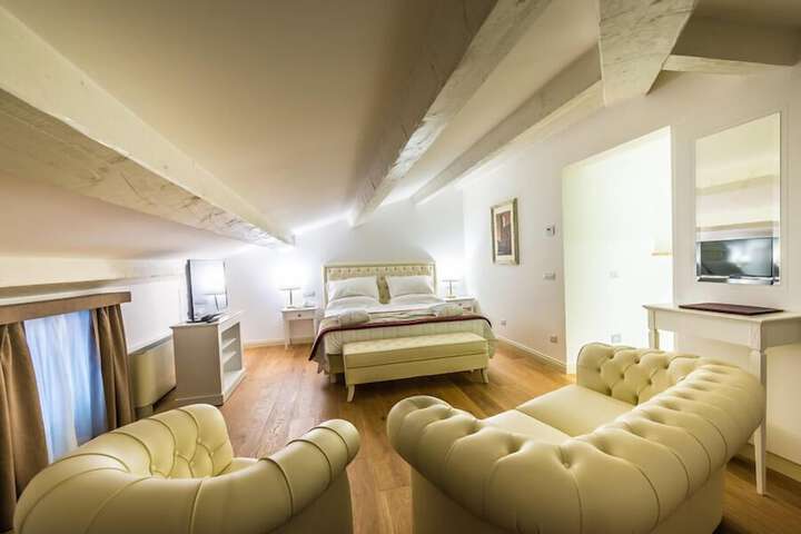 Room 20 of 151