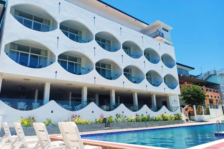 Puerto Galera Seaview Resort