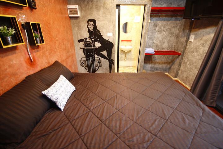 Room 6 of 122